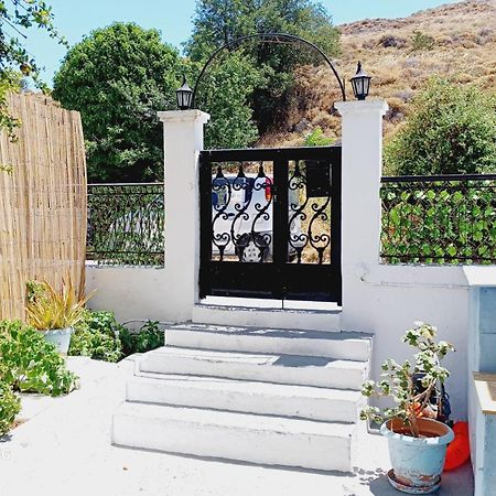 Kostas Studios Apartments - Ενοικιαζόμενα Δωμάτια Με Κουζινάκι Myrina Ngoại thất bức ảnh