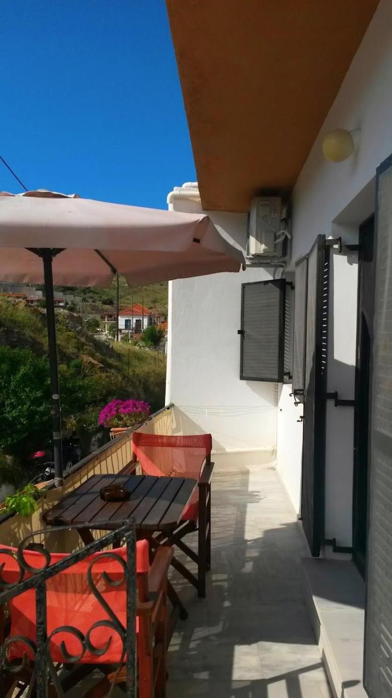 Kostas Studios Apartments - Ενοικιαζόμενα Δωμάτια Με Κουζινάκι Myrina Ngoại thất bức ảnh
