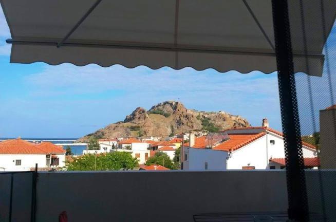 Kostas Studios Apartments - Ενοικιαζόμενα Δωμάτια Με Κουζινάκι Myrina Ngoại thất bức ảnh