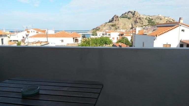 Kostas Studios Apartments - Ενοικιαζόμενα Δωμάτια Με Κουζινάκι Myrina Ngoại thất bức ảnh