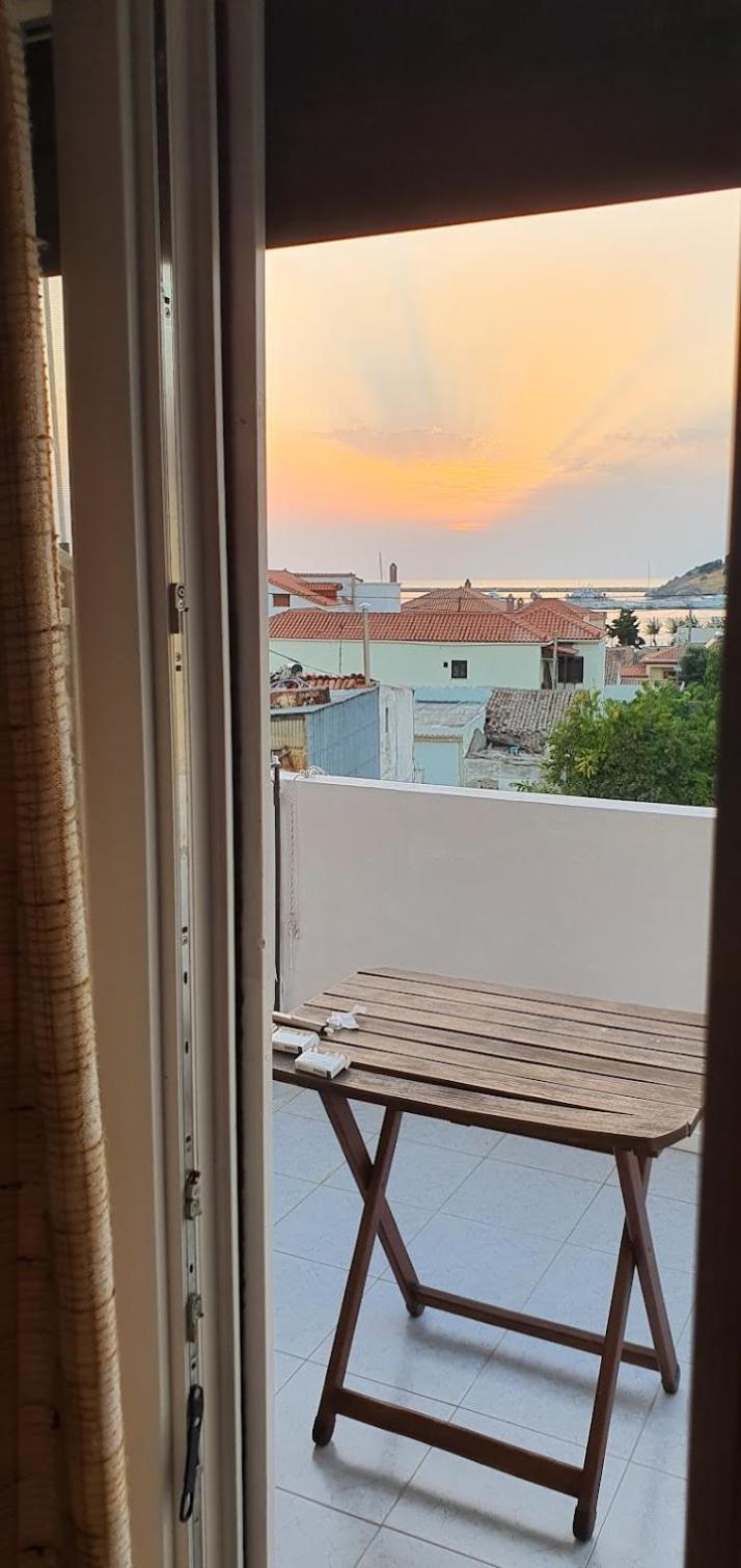 Kostas Studios Apartments - Ενοικιαζόμενα Δωμάτια Με Κουζινάκι Myrina Ngoại thất bức ảnh