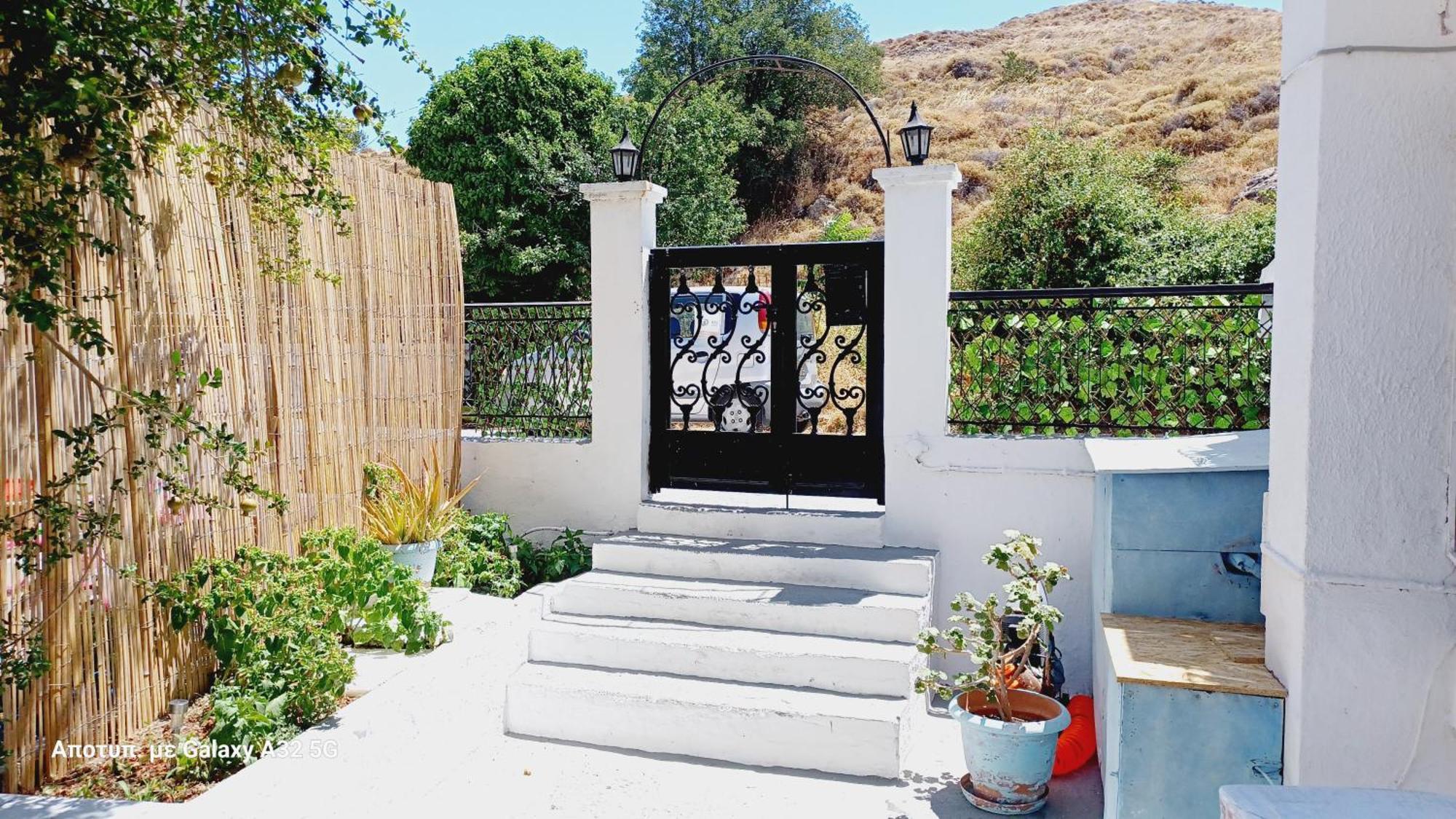Kostas Studios Apartments - Ενοικιαζόμενα Δωμάτια Με Κουζινάκι Myrina Ngoại thất bức ảnh