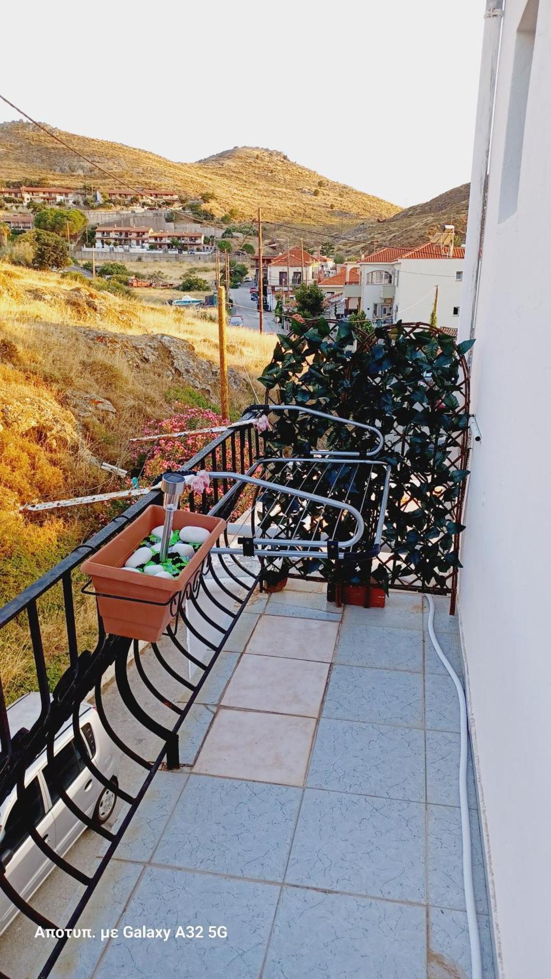 Kostas Studios Apartments - Ενοικιαζόμενα Δωμάτια Με Κουζινάκι Myrina Ngoại thất bức ảnh