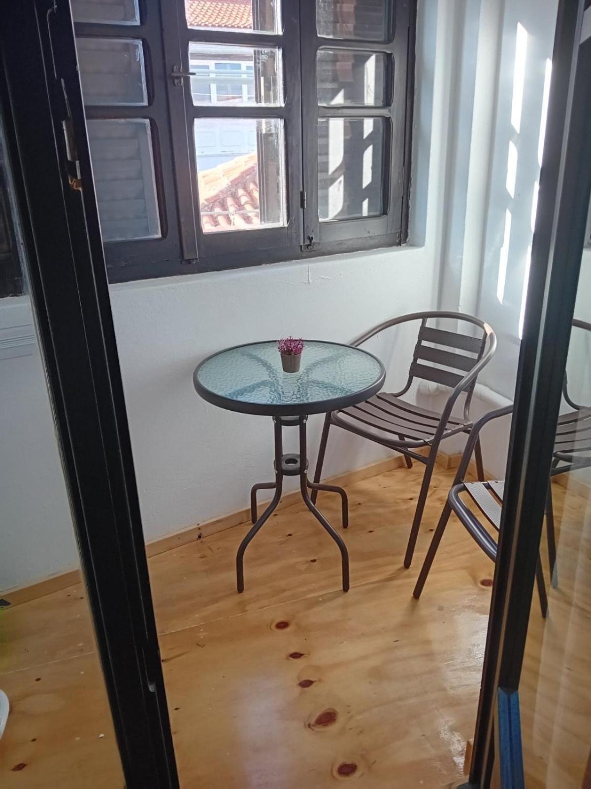Kostas Studios Apartments - Ενοικιαζόμενα Δωμάτια Με Κουζινάκι Myrina Ngoại thất bức ảnh