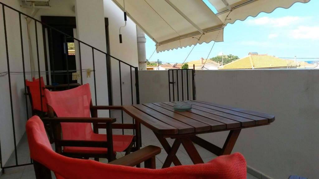 Kostas Studios Apartments - Ενοικιαζόμενα Δωμάτια Με Κουζινάκι Myrina Ngoại thất bức ảnh