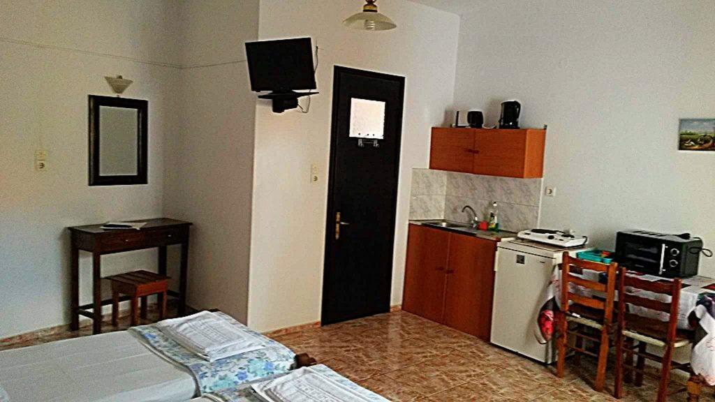 Kostas Studios Apartments - Ενοικιαζόμενα Δωμάτια Με Κουζινάκι Myrina Ngoại thất bức ảnh