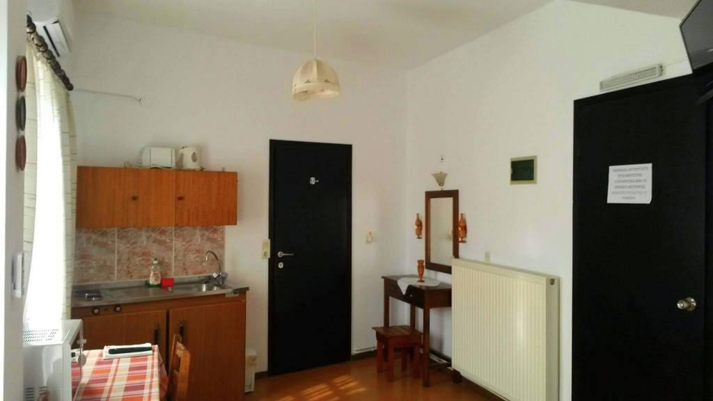 Kostas Studios Apartments - Ενοικιαζόμενα Δωμάτια Με Κουζινάκι Myrina Ngoại thất bức ảnh