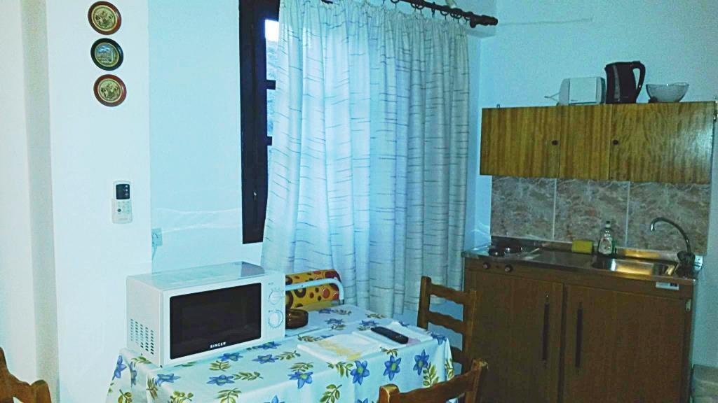 Kostas Studios Apartments - Ενοικιαζόμενα Δωμάτια Με Κουζινάκι Myrina Ngoại thất bức ảnh